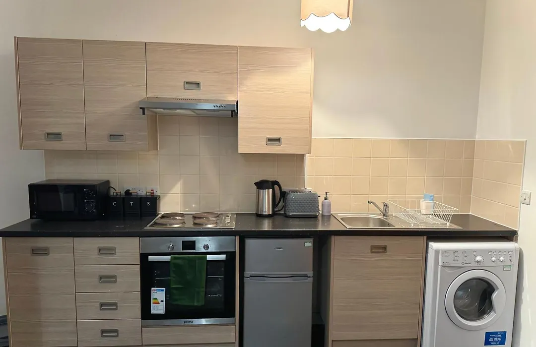The Trafford Luxe , Garage Parking, Self Check-In Anytime - Perfect For Late Arrivals, Ultra- Fast Wi-Fi, 5 Mins To Old Trafford Stadium-1