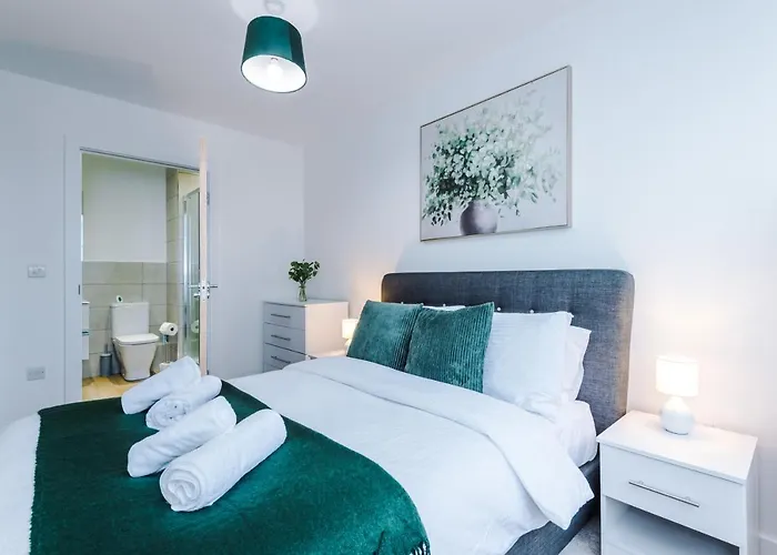 Manchester Stylish Haven: 2-Bed City Apartment